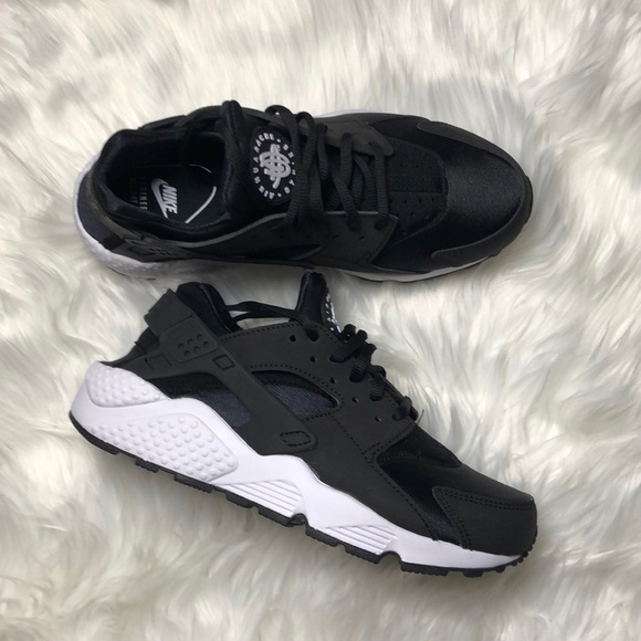 Nike Shoes - Black & White Air Huarache Run